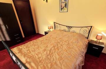 Фото номера Двухместный номер с 1 кроватью Гостевой дом La Storia Guest House г. Питешти 3