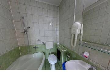 Фото номера Двухместный номер с 2 отдельными кроватями Отель Hotel Duet г. Питешти 3