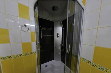 Фото номера Одноместный номер с душем Отель Hotel Duet г. Питешти 3
