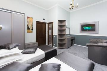 Фото номера Deluxe Double or Twin Room Lux Отель La Strada Boutique Villa г. Питешти 5
