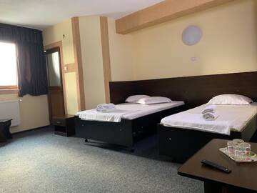 Фото номера Двухместный номер с 1 кроватью или 2 отдельными кроватями Отель Hotel Monte Carlo г. Питешти 3