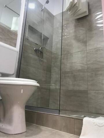 Фото номера Номер Делюкс Отели типа «постель и завтрак» DABE CENTER г. Питешти 10