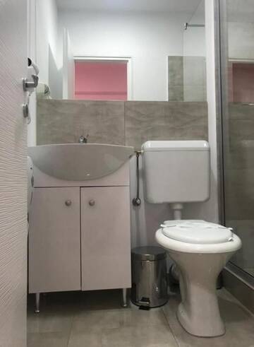 Фото номера Номер Делюкс Отели типа «постель и завтрак» DABE CENTER г. Питешти 12