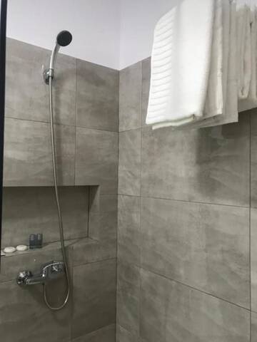 Фото номера Номер Делюкс Отели типа «постель и завтрак» DABE CENTER г. Питешти 4