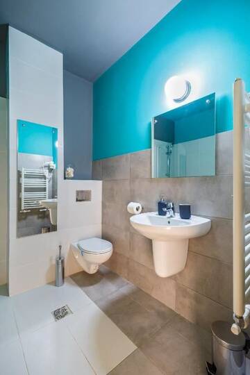 Фото номера Номер с кроватью размера «king-size» Отель Net Hotel Pitesti г. Питешти 13