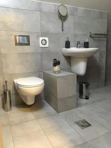Фото номера Стандартный номер с кроватью размера &quot;king-size&quot; Отель Net Hotel Pitesti г. Питешти 6