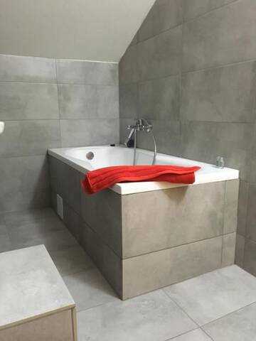 Фото номера Стандартный номер с кроватью размера &quot;king-size&quot; Отель Net Hotel Pitesti г. Питешти 7