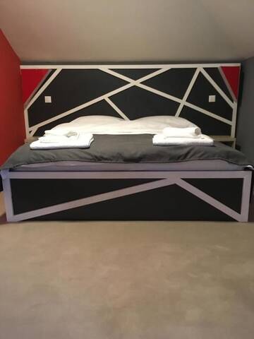 Фото номера Стандартный номер с кроватью размера &quot;king-size&quot; Отель Net Hotel Pitesti г. Питешти 2