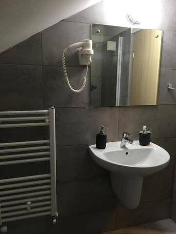 Фото номера Одноместный номер с собственной ванной комнатой Отель Net Hotel Pitesti г. Питешти 7