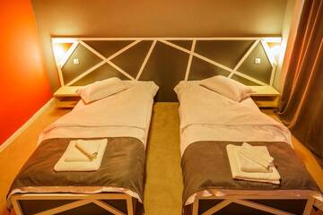 Фото номера Двухместный номер Делюкс с 2 отдельными кроватями Отель Net Hotel Pitesti г. Питешти 4