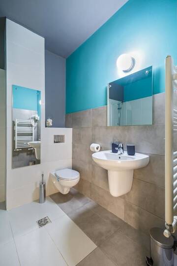 Фото номера Номер с кроватью размера «king-size» Отель Net Hotel Pitesti г. Питешти 6