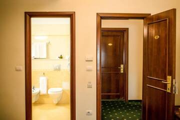 Фото номера Апартаменты Отель Hotel Victoria г. Питешти 2