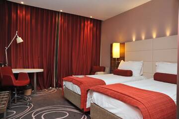 Фото номера Двухместный номер с 1 кроватью или 2 отдельными кроватями Отель Hotel Ramada Pitesti г. Питешти 2