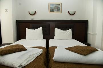 Фото номера Двухместный номер с 1 кроватью или 2 отдельными кроватями Отель Hotel Metropol г. Питешти 21
