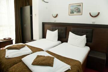 Фото номера Двухместный номер с 1 кроватью или 2 отдельными кроватями Отель Hotel Metropol г. Питешти 11
